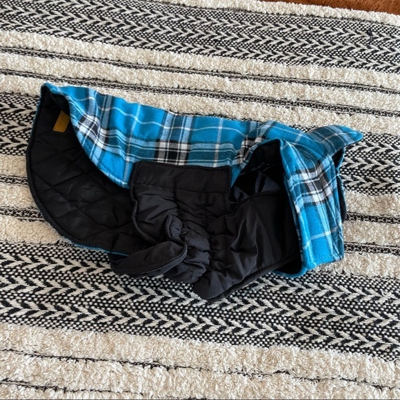 New in package Amazon reversible dog vest size medium blue flannel/ black puffer - Picture 5 of 5